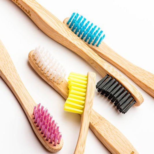 Escova Dentes Bambu Adulto Flat (Cabo Plano) Média - Un. Mix (branco,preto,azul,rosa) - The Humble Co.